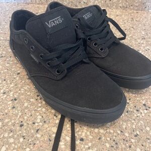 Men’s Vans size 10.5.  Good condition and smoke free home.  Fast shipping